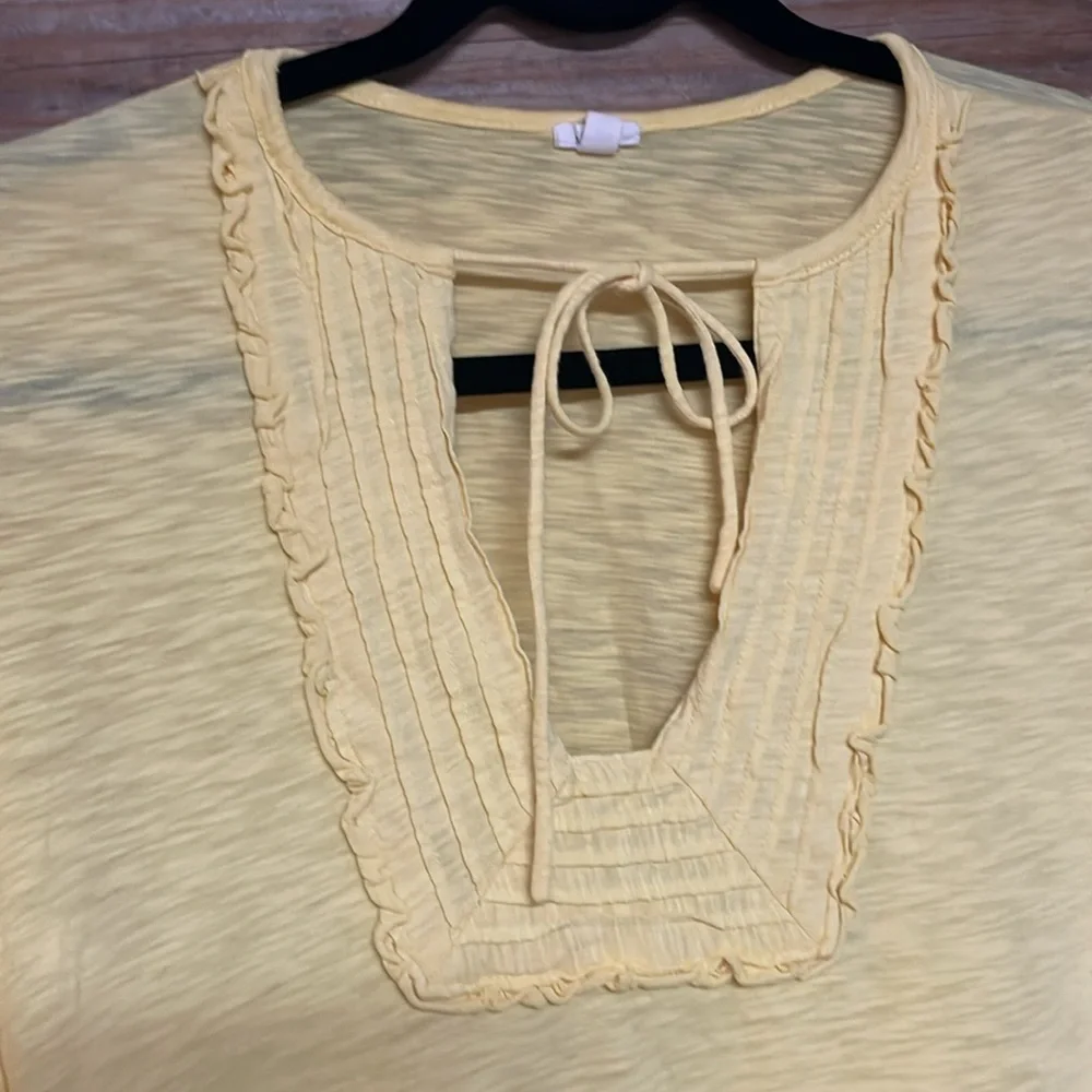 J.Crew size XS Vibrate Yellow Ruffle V-neck 3/4 Sleeve Lightweight Cotton Blouse